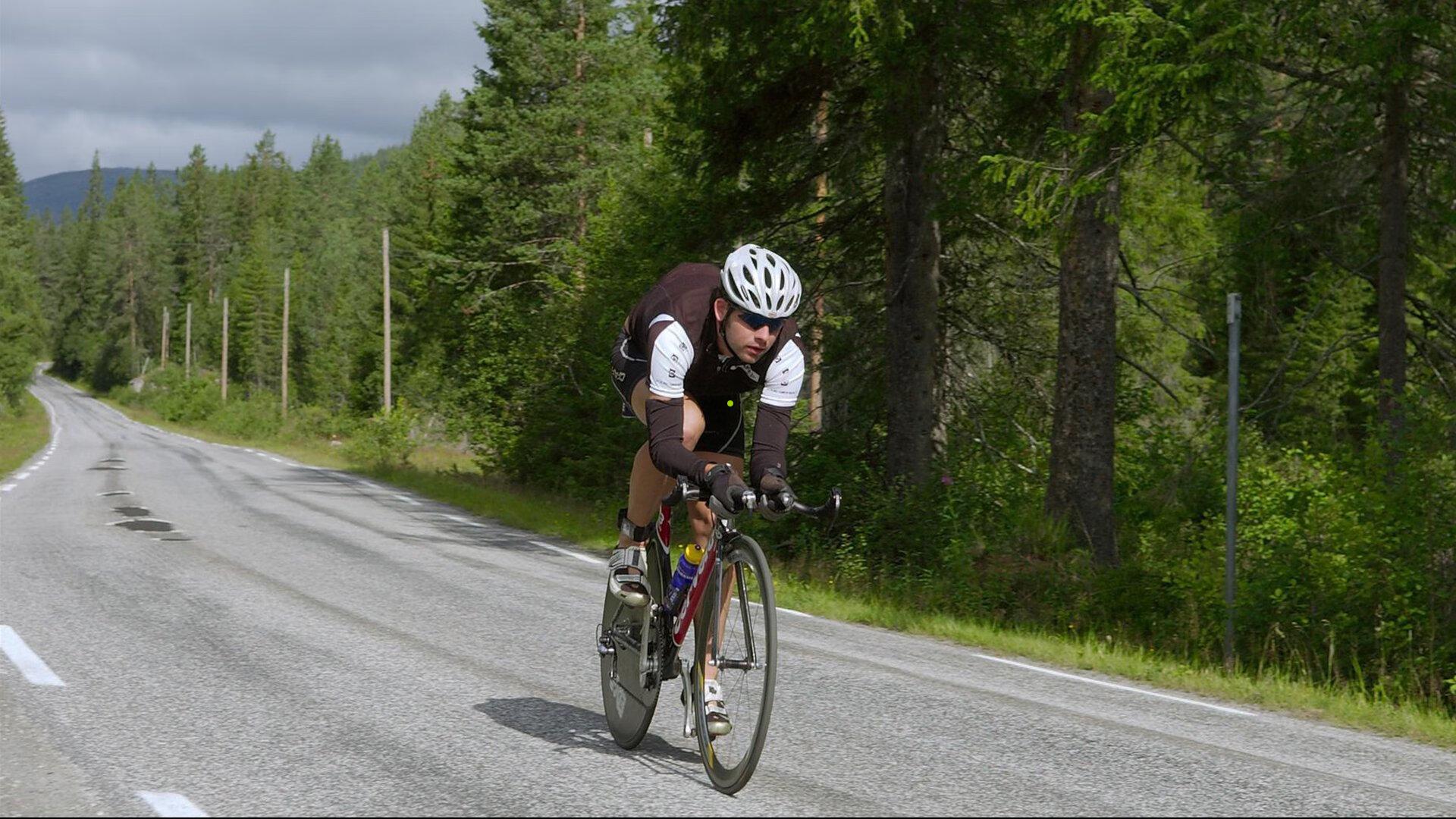 闪电2分钟双响！16岁中国足球天才4场独造11球，激情致敬C罗震撼足坛